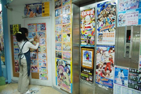 Animate滿滿貼著預購商品資訊的牆面