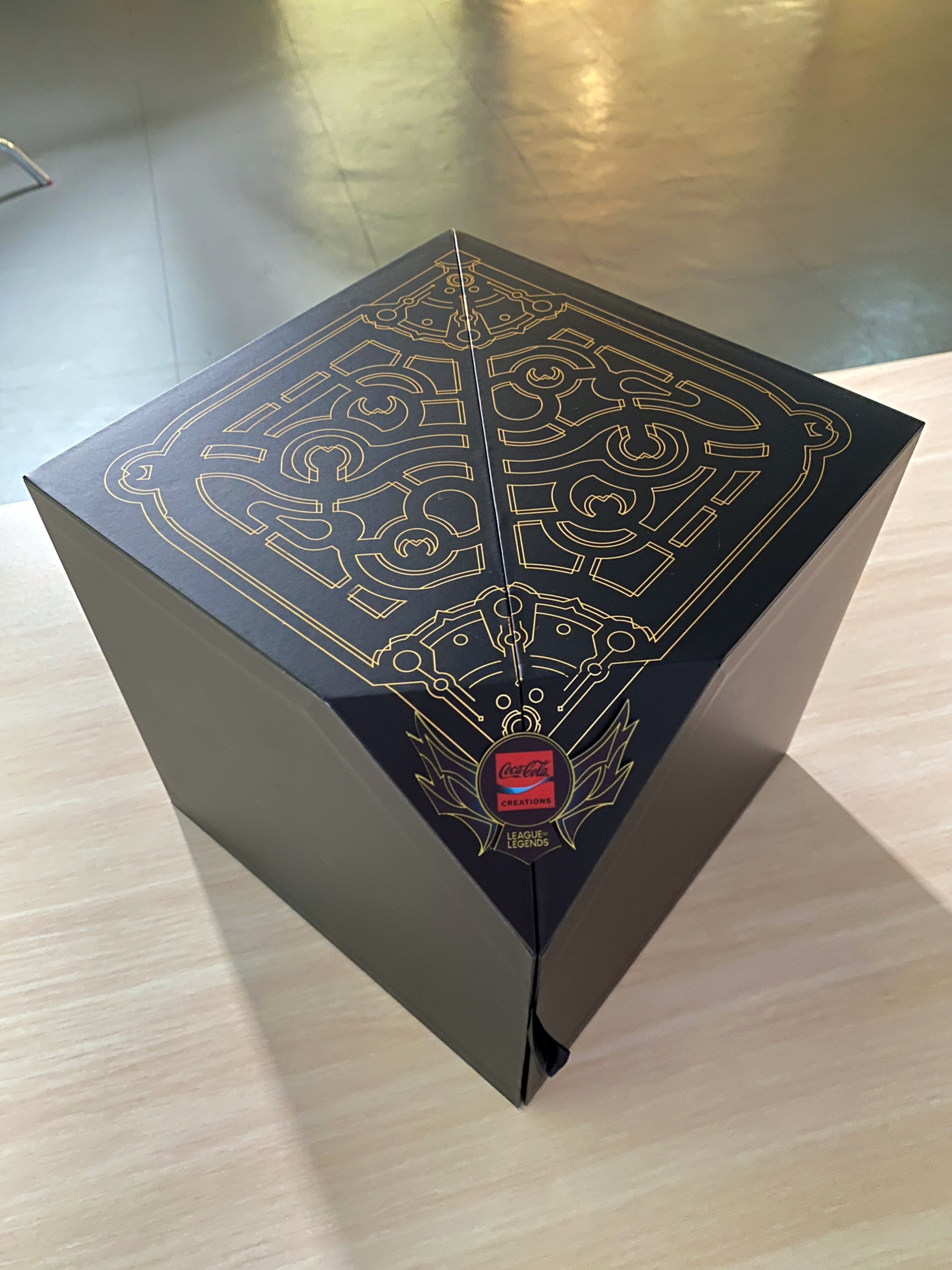 「Coca-Cola 英雄登場 精裝版禮盒」外觀 image