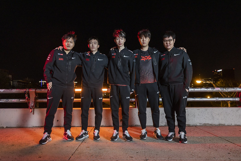 T1(左) 與 JDG 今日在準決賽交手(照片來源:Riot Games) image