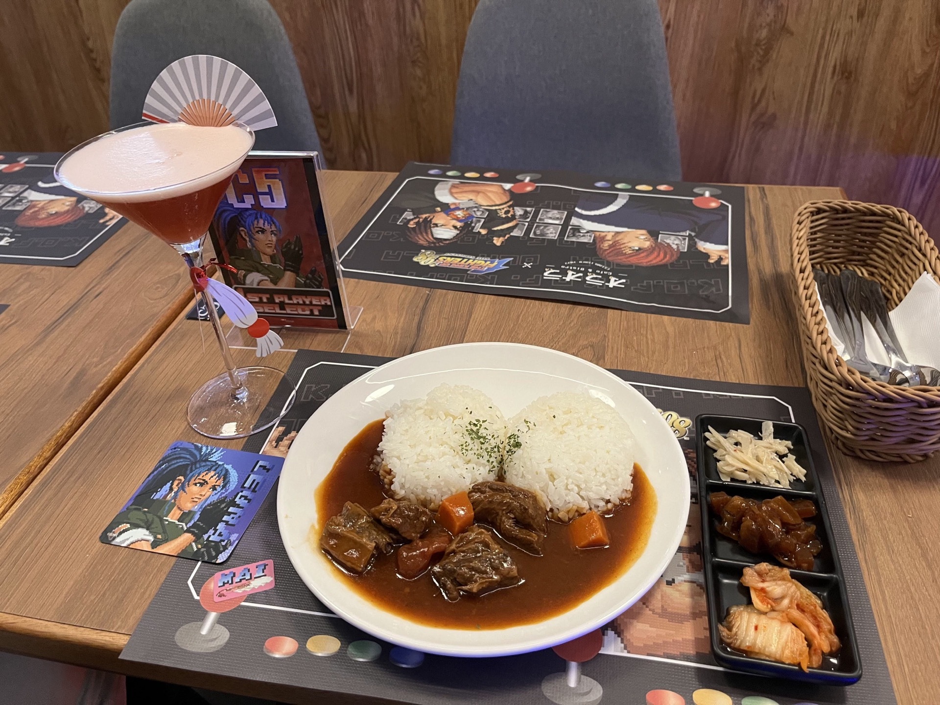 編輯點的不知火舞套餐(牛腩飯+調酒),兩球飯的份量十足 image