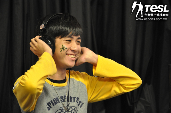 進入團體賽,跑跑一哥Yue(盧子賢)立即發威,連刷兩張賽道紀錄