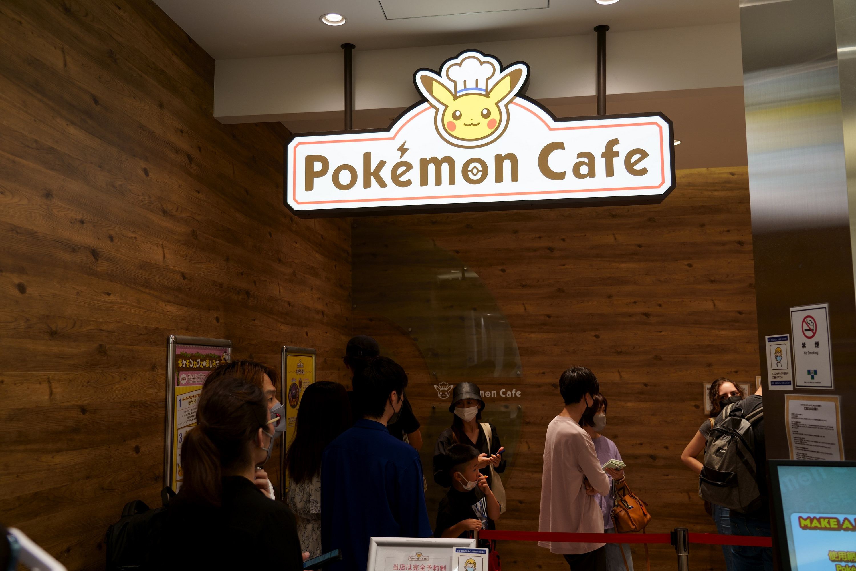 Pokémon Cafe 是事前預約制,想去的粉絲記得要先預約好時段,不要傻傻的直接去排隊喔! image