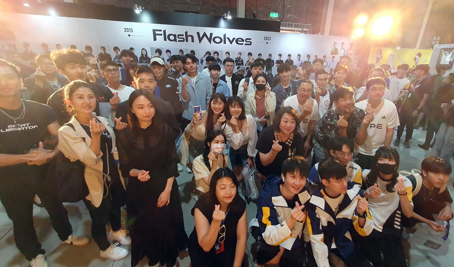 現場舉辦開展茶會,貴賓與選手大合照 image