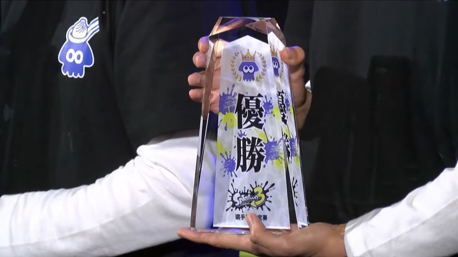 任天堂香港有限公司松本浩之董事長頒發優勝獎座 image