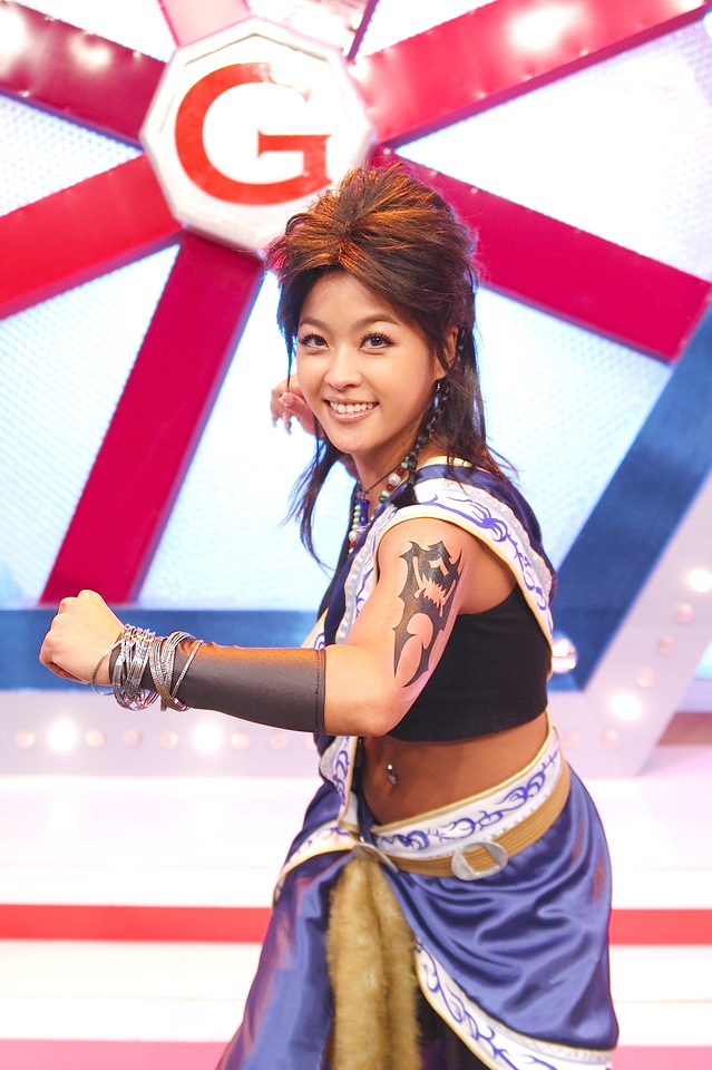 最新一集的超級電玩瘋中小嫻 Cos 獠牙帥氣登場