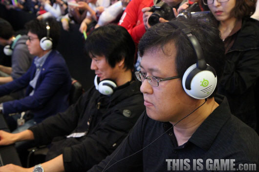 在遊戲中以師傅角色登場的洪碩根首席程式設計師(上)與總覽開發的裴宰賢製作人(下)也參加了與玩家間的對決。