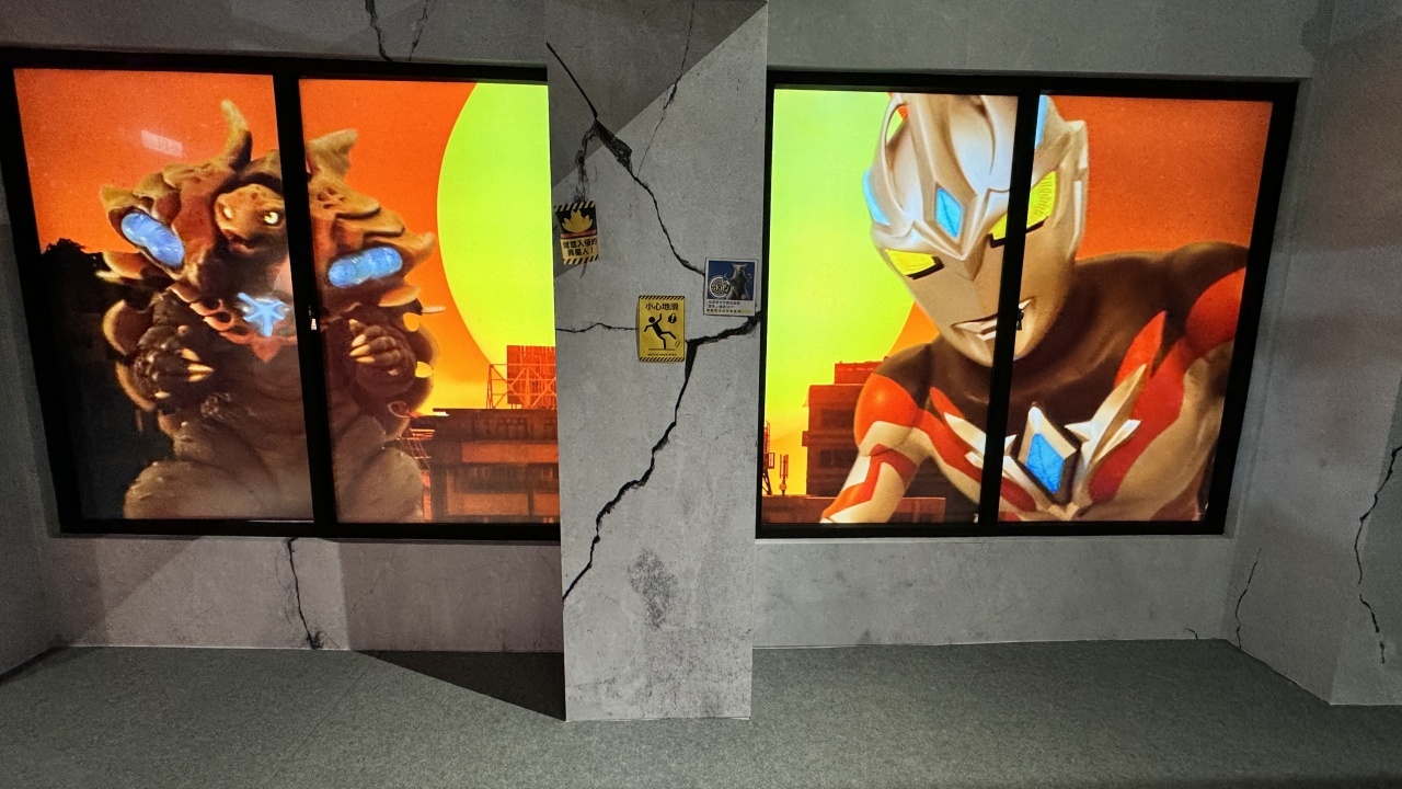 宛如在建築內觀看超人力霸王與怪獸對決 image