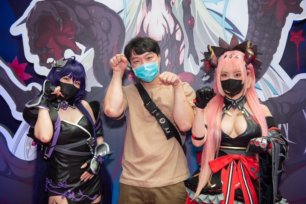 玩家與 COSER 互動 image