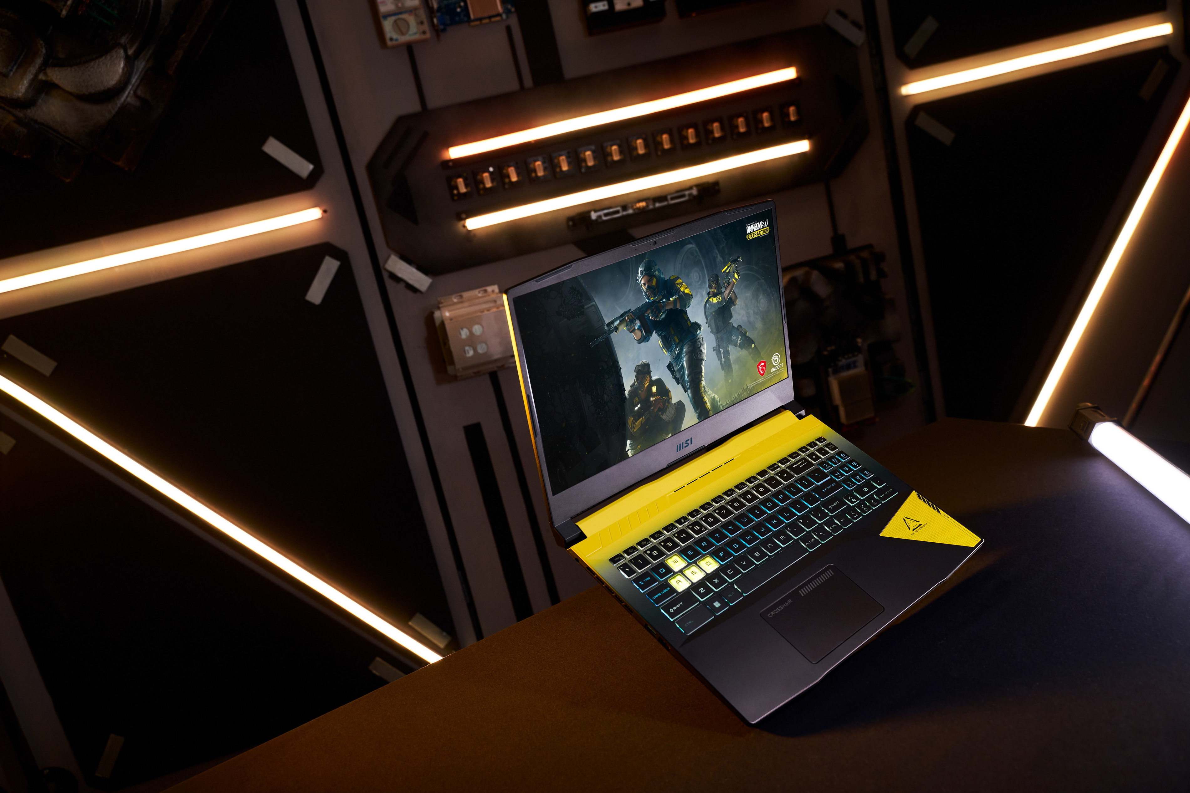 為精英部隊精心研發的射擊武器 Crosshair 17,外觀以科幻氛圍的異色幻想作為設計核心 image