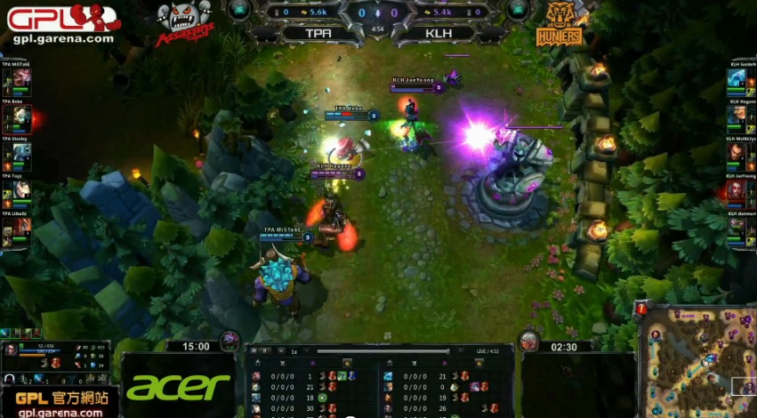 原本必死的汎,卻因崔絲塔娜操作上的小失誤而躲過一劫