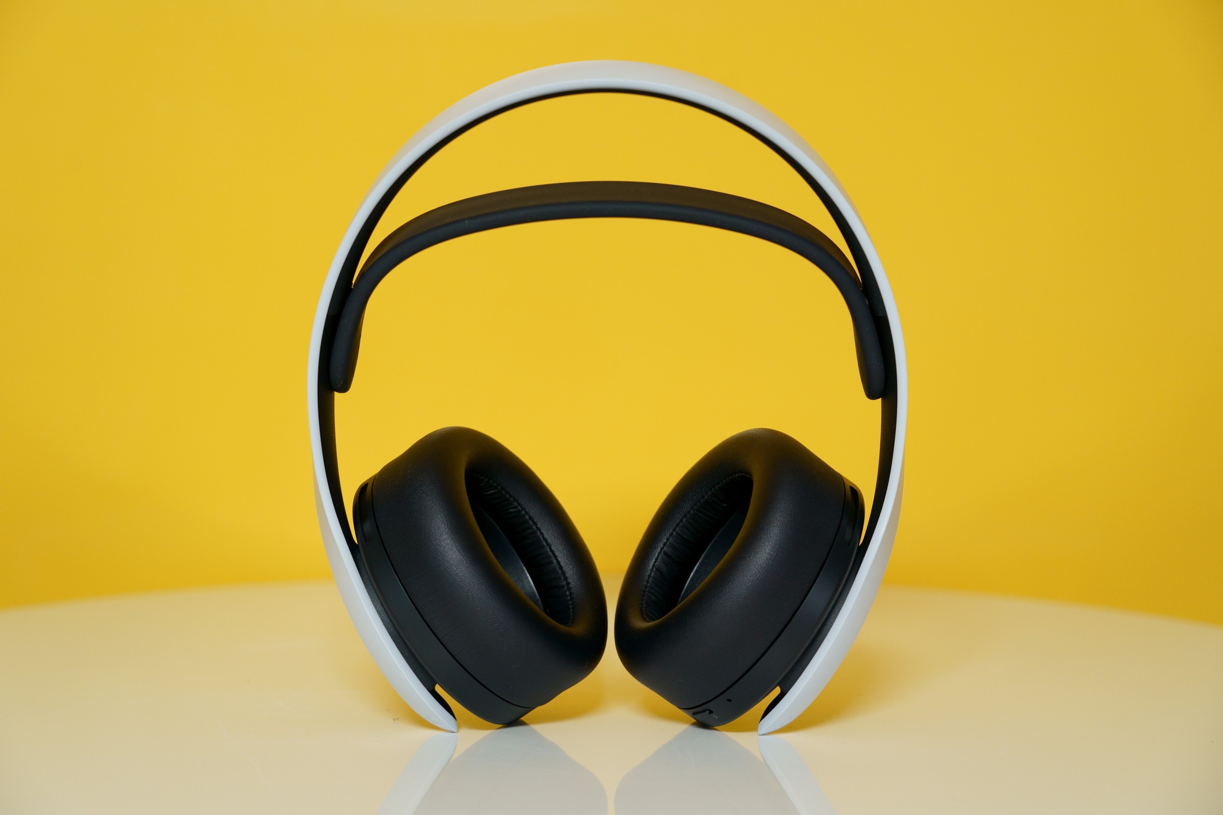 耳機組的正面與背面一覽 image