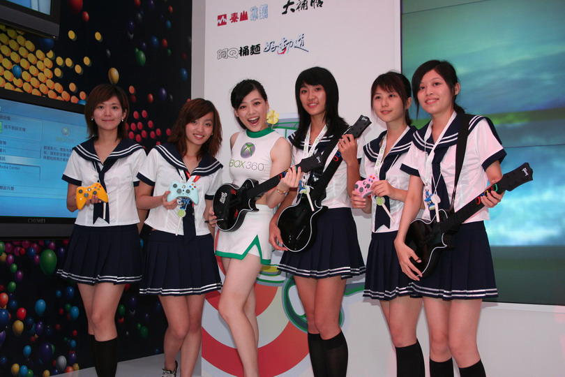 水手服裝扮的工作人員