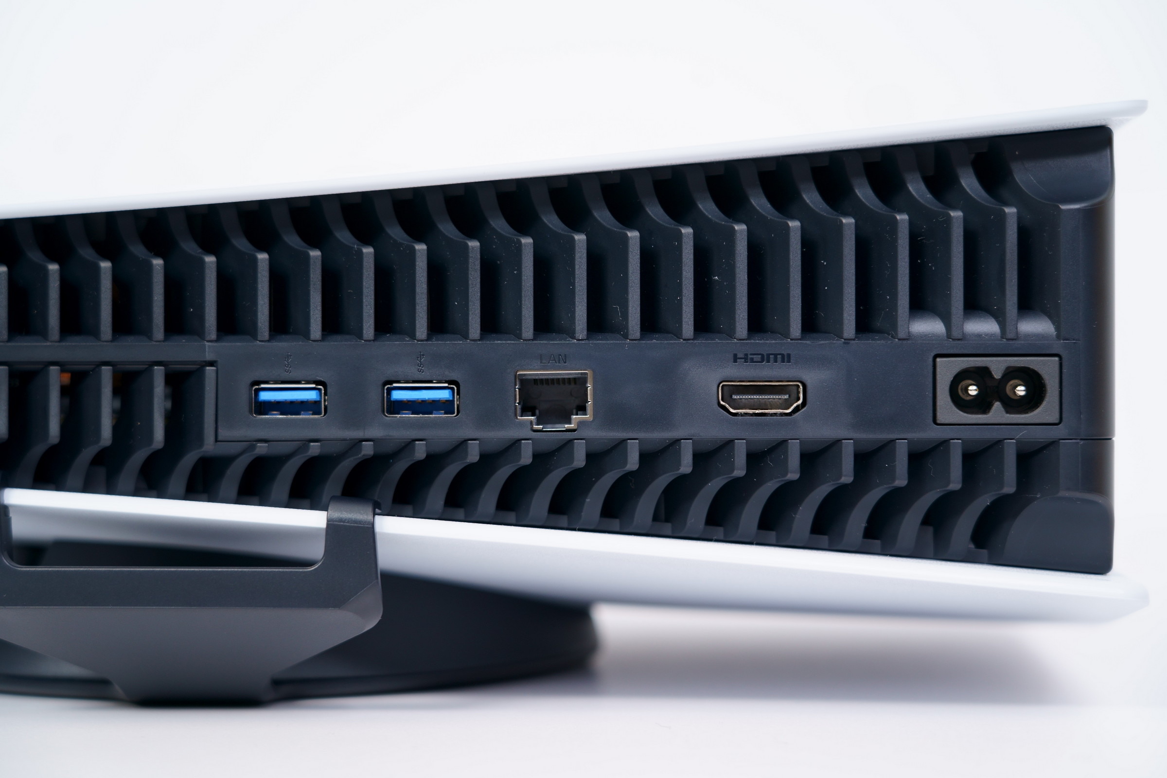 邁入新世代！ PlayStation 5 主機與 DualSense 控制器巴哈姆特一手開箱報導 - 巴哈姆特