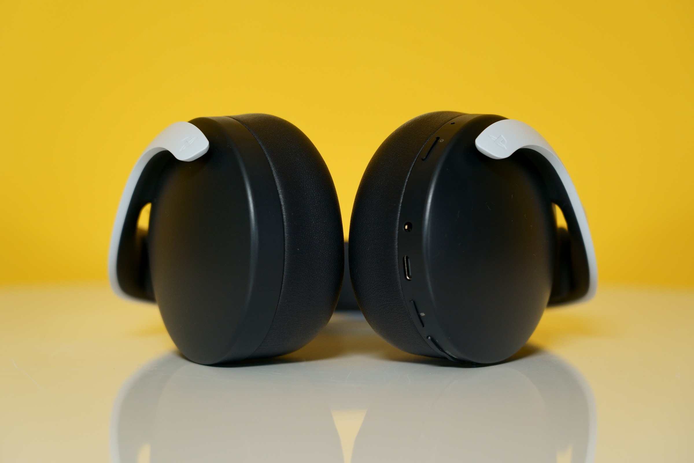 耳機組的底面與側面一覽 image