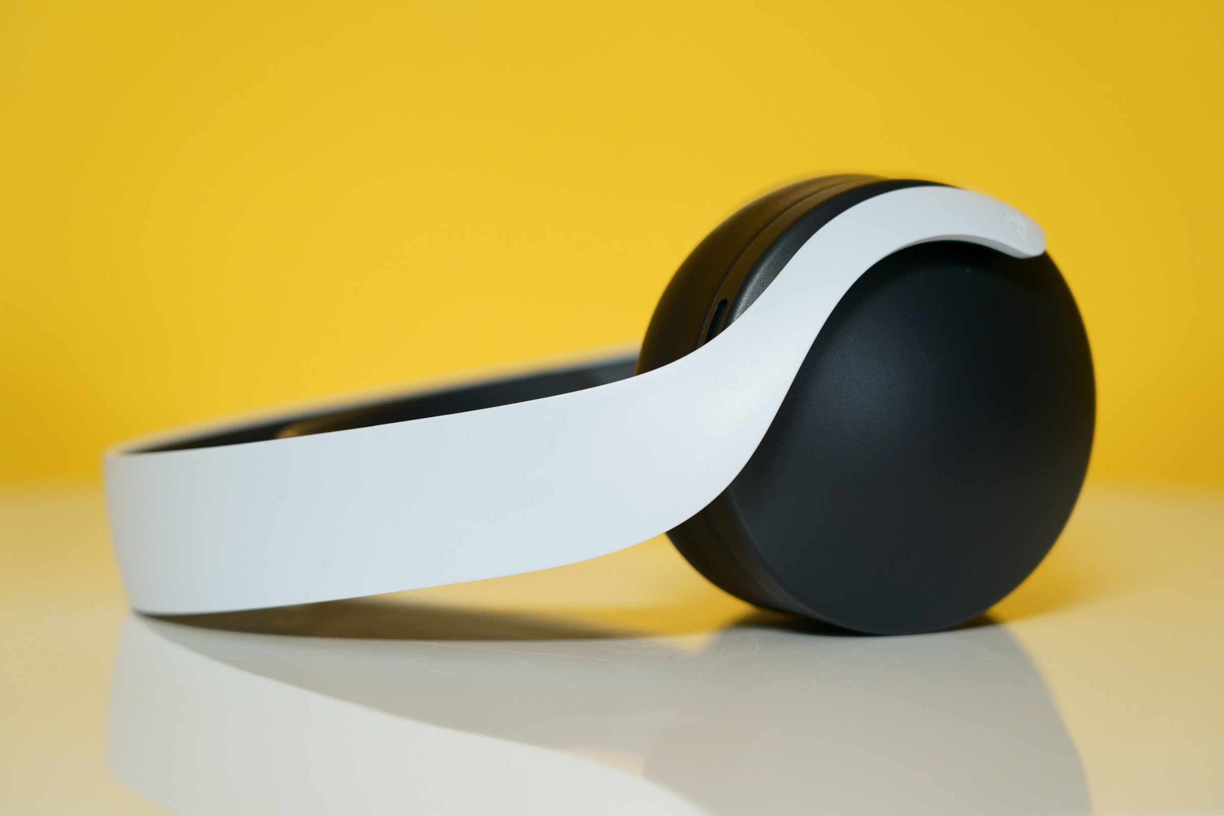 耳機組的底面與側面一覽 image