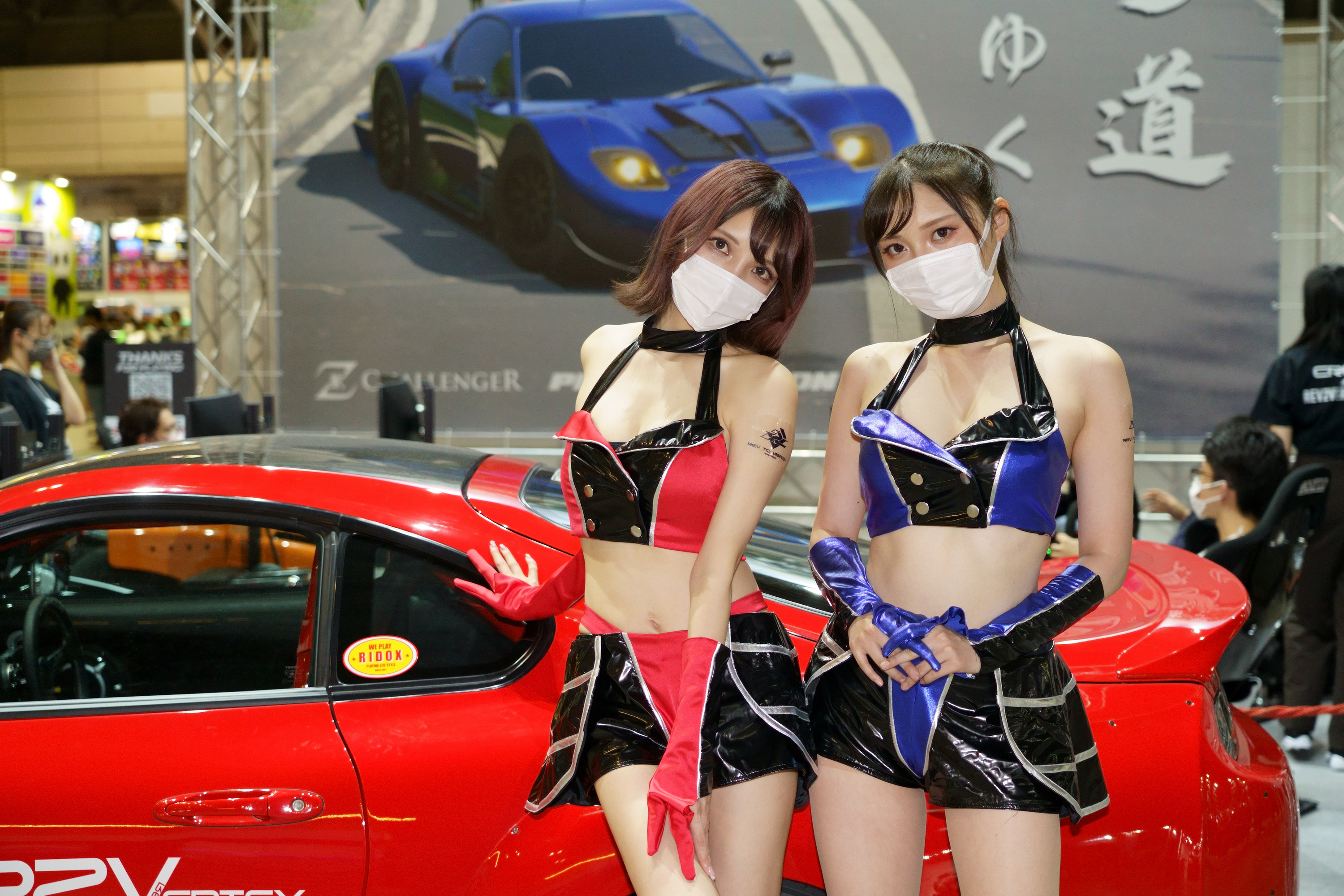 一款以香港賽道為號召的賽車遊戲的賽車女郎 image