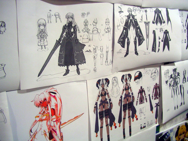 牆上貼滿眾多設定圖