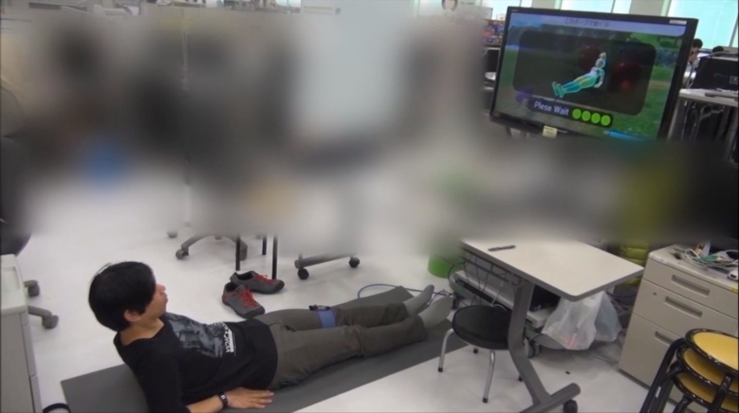 藉此也變得能辨識腹肌(左圖)及深蹲(右圖)的運動 image