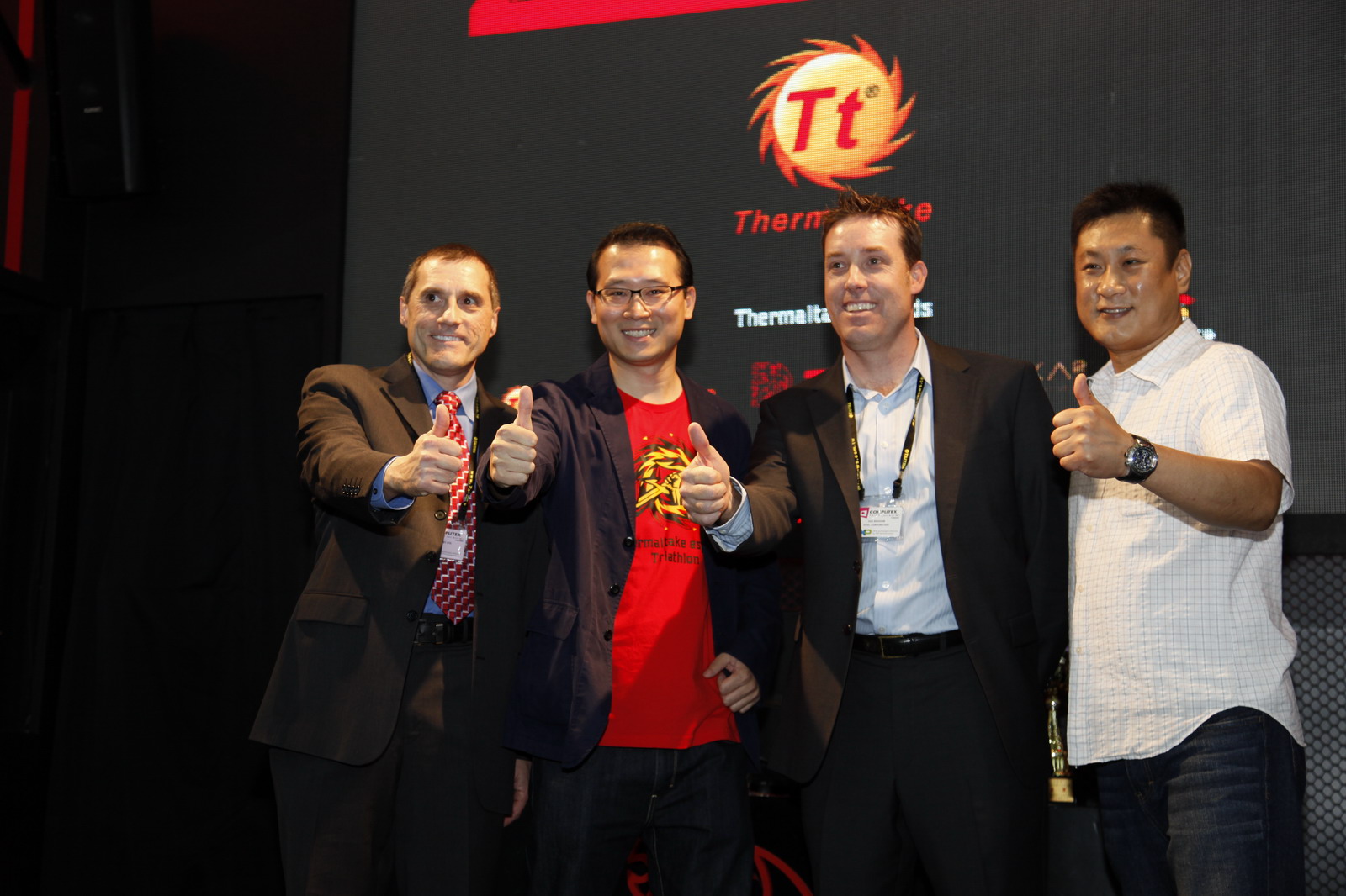 (由左至右) The Corporate VP of AMD Platform Solutions Engineering - Mr. Emile Lanni、曜越科技董事長暨執行長林培熙、Director of Intel Desktop Communication Group- Mr. Dan Bingham與台灣電競聯盟董事長黃博弘合影