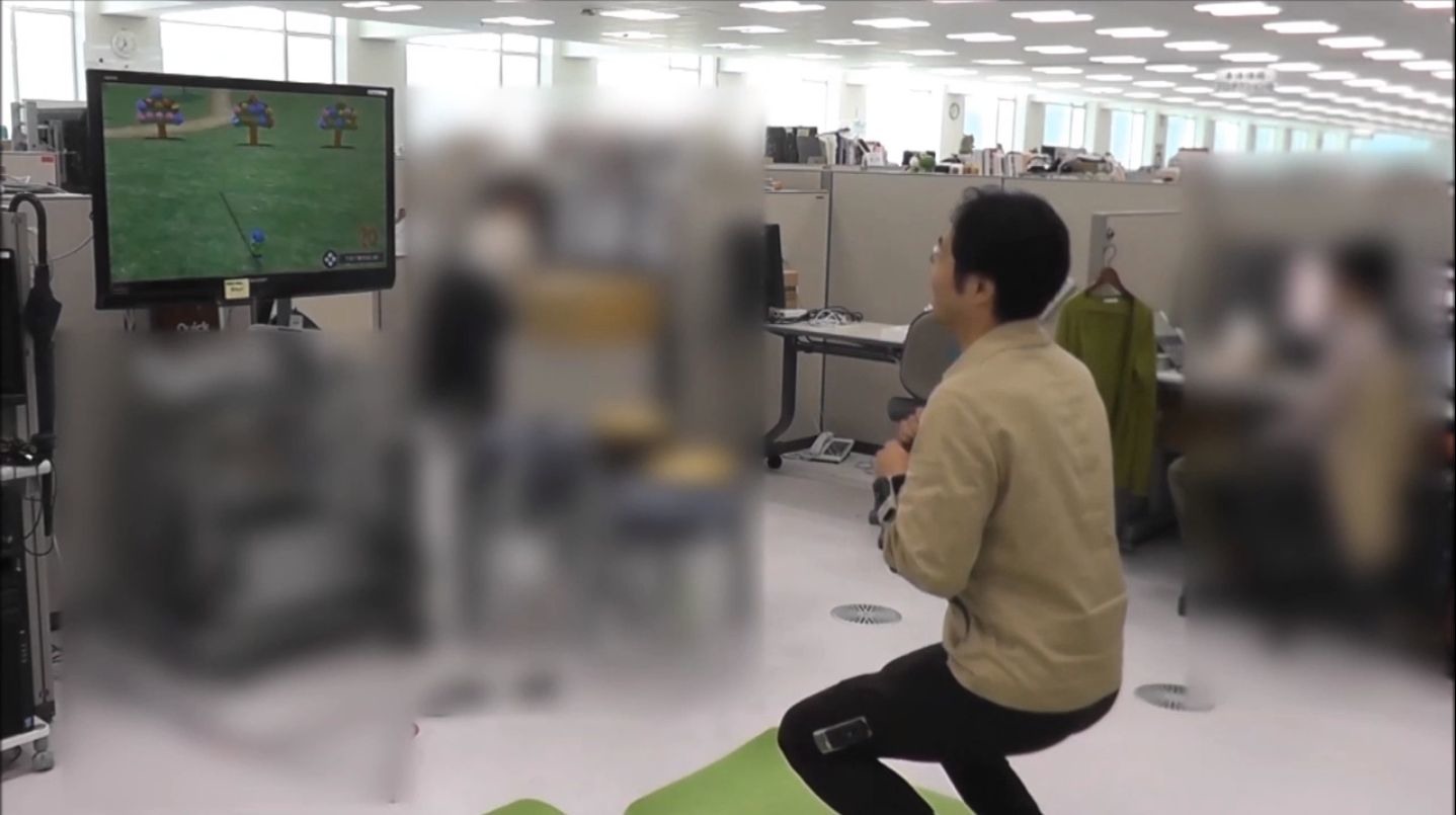 藉此也變得能辨識腹肌(左圖)及深蹲(右圖)的運動 image