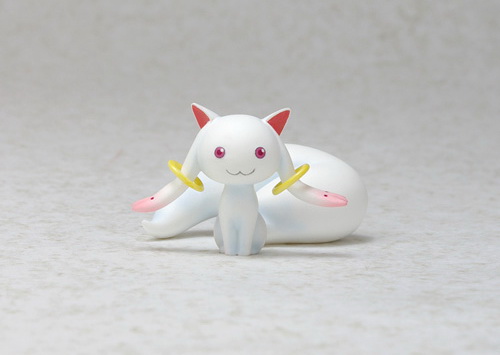 Q 比在看著你 ◕‿‿◕