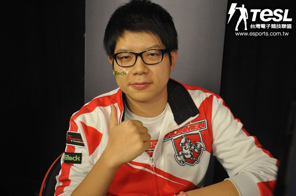 「戰神」Gow(葉邦彥)與前隊友「神帝」Nifi(劉益廷)本場次各以一勝一敗不分軒輊