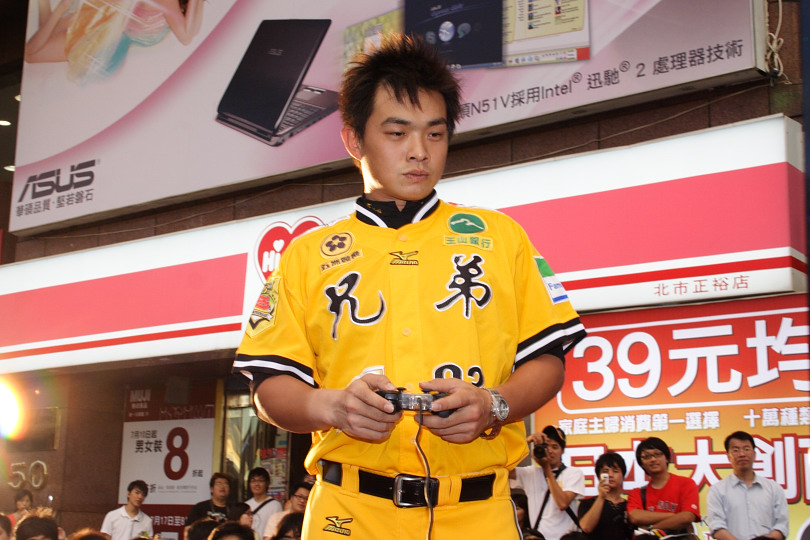 遊玩時專注的神情