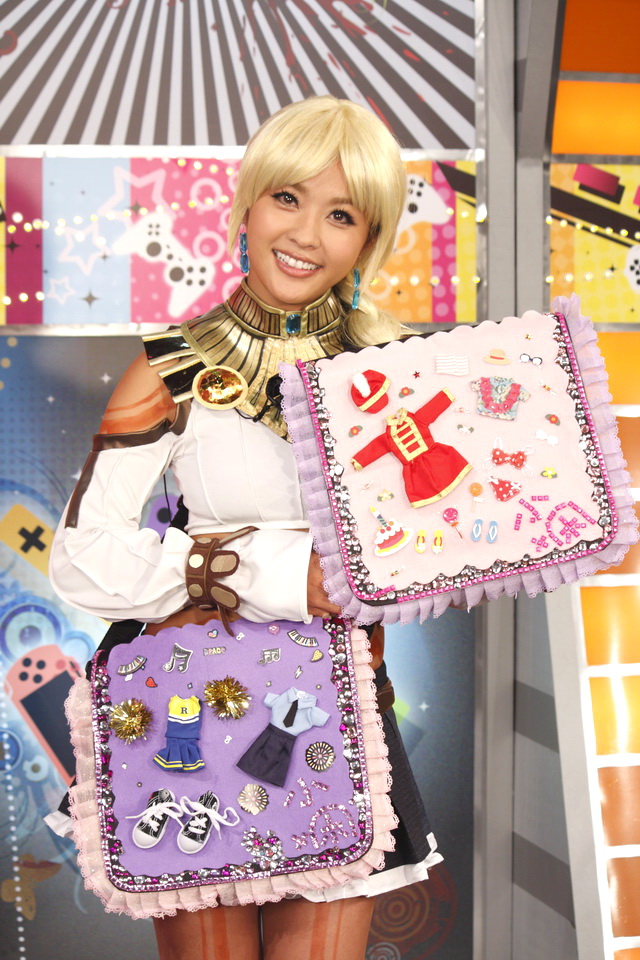 小嫻親手精心縫製兩個義賣書包