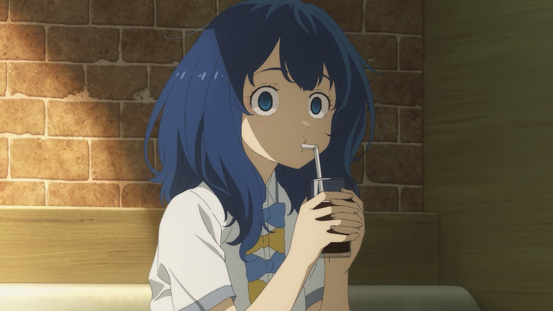 杏菜偷偷拿起草介喝過的飲料,偏偏這一幕被同班同學溫水給看到了。 image