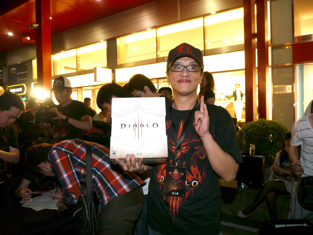 施文彬也努力在網路上拼典藏版預購好不容易買到一套