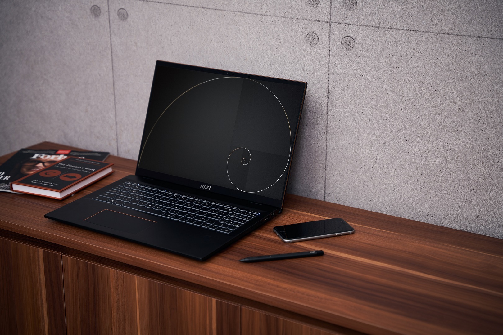 Summit E16 Flip 採用全新 logo 設計,螢幕比例是以 1.618 接近完美黃金比例精心訂製 image