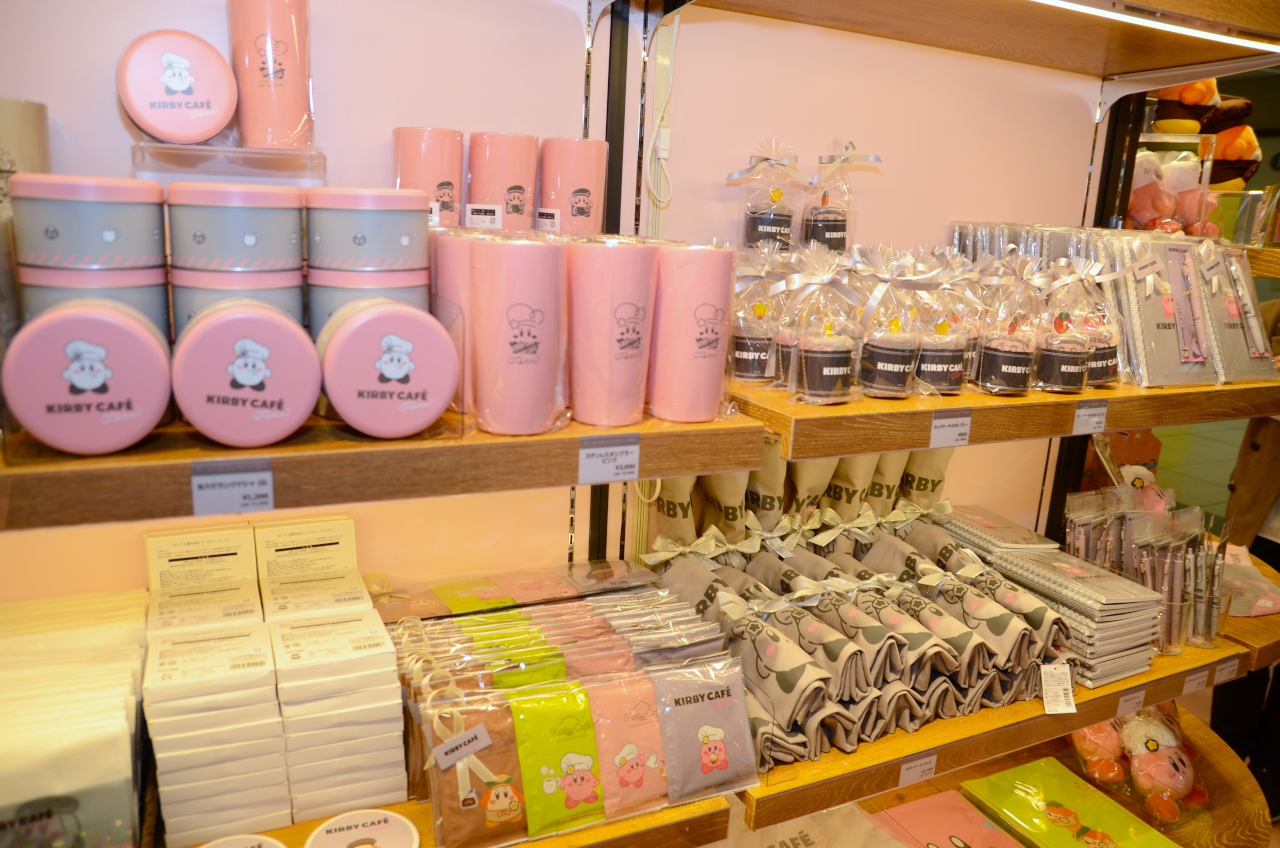 店內裝潢是以灰色和少許粉紅色為主的濃密色調,和「卡比咖啡廳」相比之下顯得比較沉穩一些 image