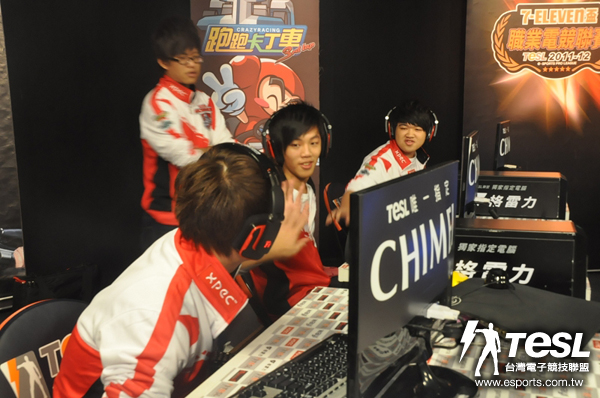 新生的鋼鐵人KR團隊拿下第一勝,三位選手的默契配合度也越來越好