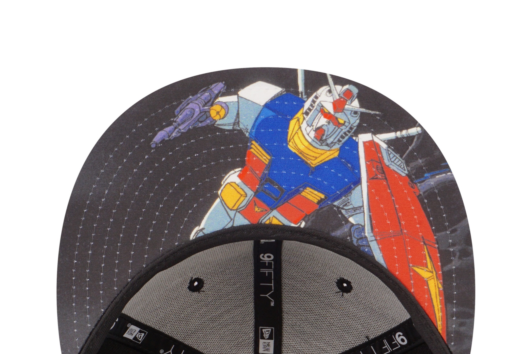 950 鋼彈 LOGO 黑_1,680元 帽沿內為RX-78-2鋼彈,是機動戰士鋼彈的靈魂人物 image