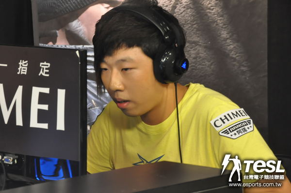 華義SPIDE的SF選手Ian(李家豪)上半場不但有精彩的1打4,K.D值更高達4.5,表現相當亮眼