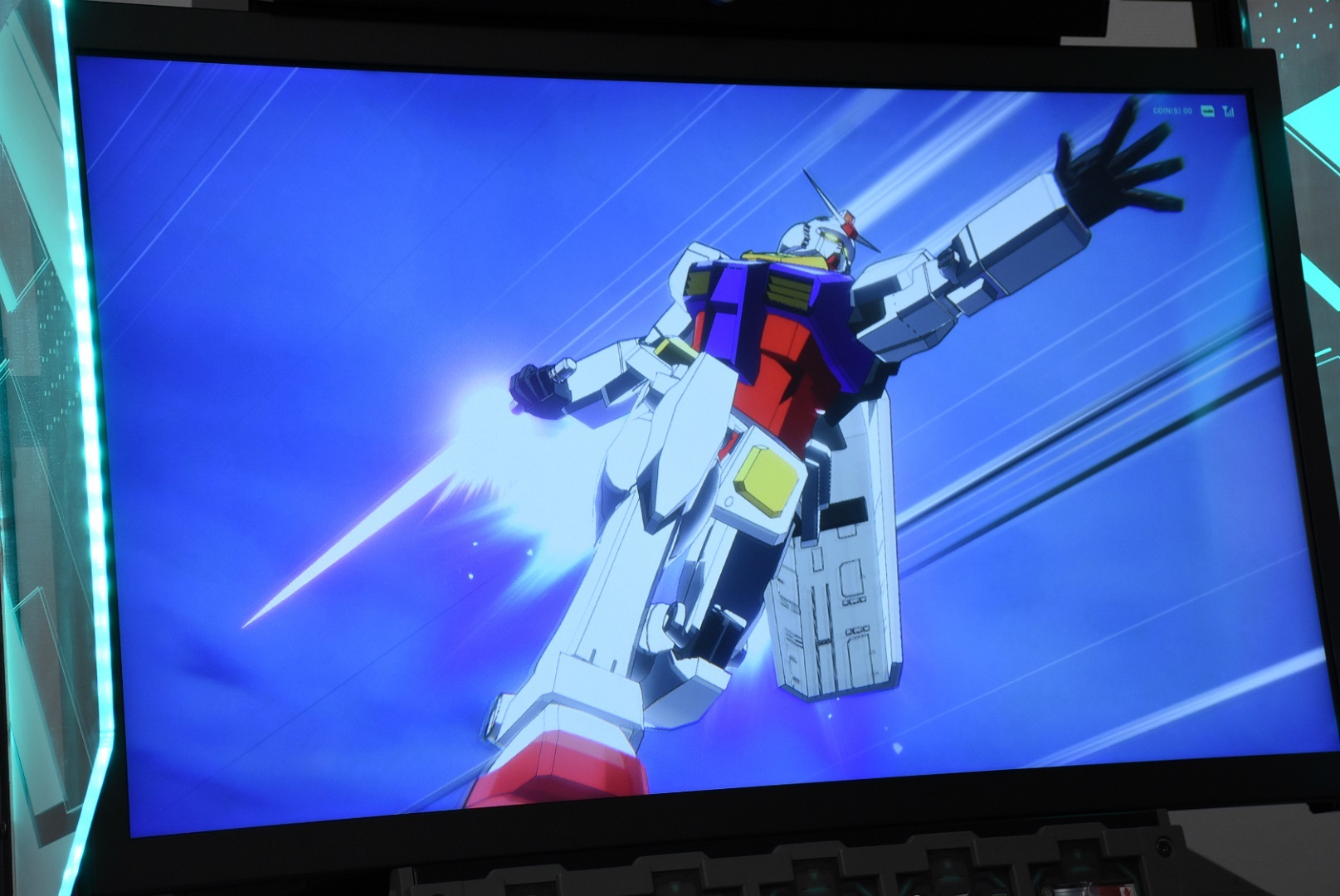 鋼彈的戰術技「光束軍刀強擊」會以重現動畫演出的動作模組發動斬擊 image