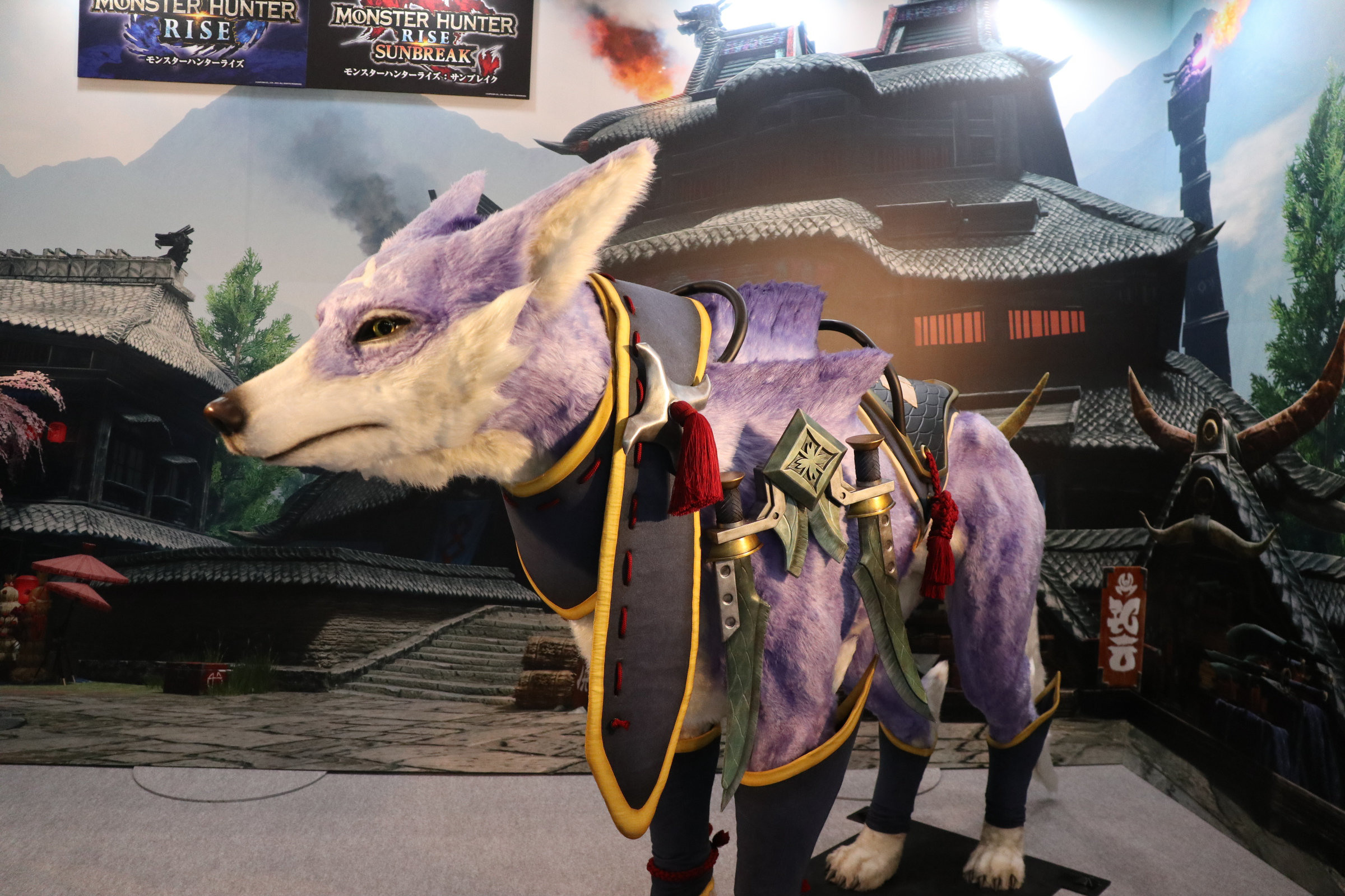 CAPCOM 現場攤位有一個拍照區域,可以騎在隨從加爾克身上合影留念 image