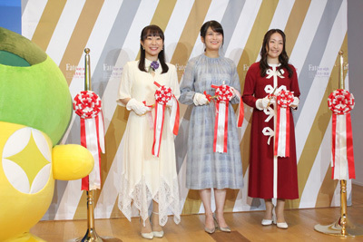 (左起)由原作者奈須蘑菇(布偶裝),飾演間桐櫻的下屋則子、飾演 Saber 的川澄綾子、以及飾演遠坂凜的植田佳奈 4 人進行了慶祝展覽會開辦的剪綵儀式 image