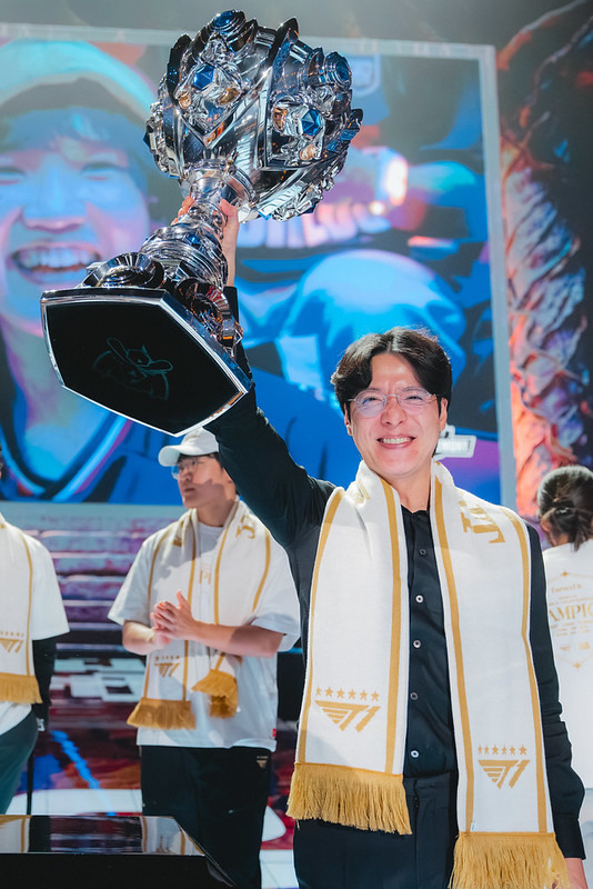T1 公告總教練「kkOma」因個人因素暫時休假 image