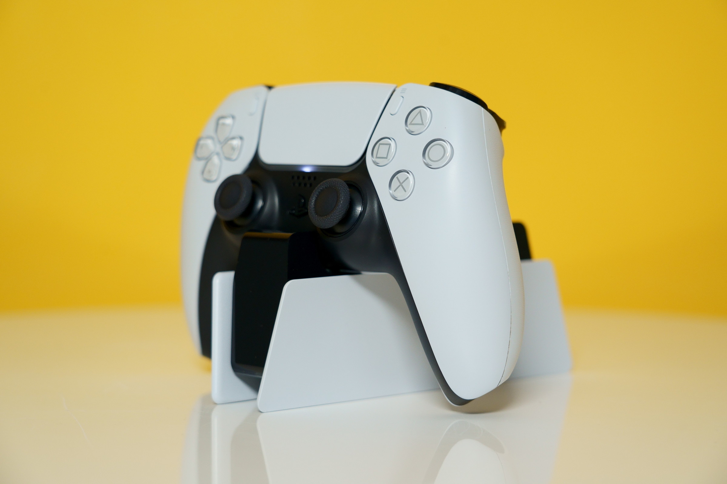 DualSense 無線控制器前後座示意圖 image