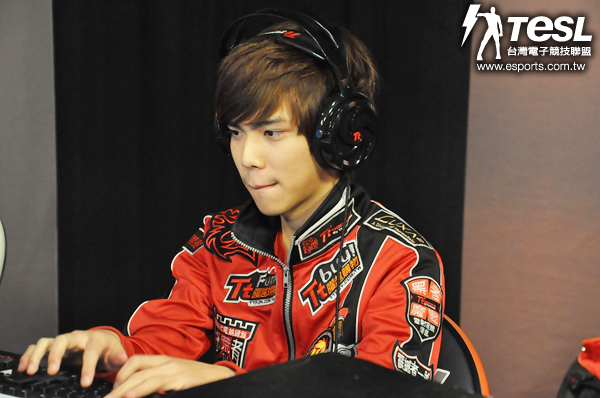 AK(李哲緯)在賽前特地和Lin(林昱恆)打招呼,但上了戰場雙方一定都是全力以赴