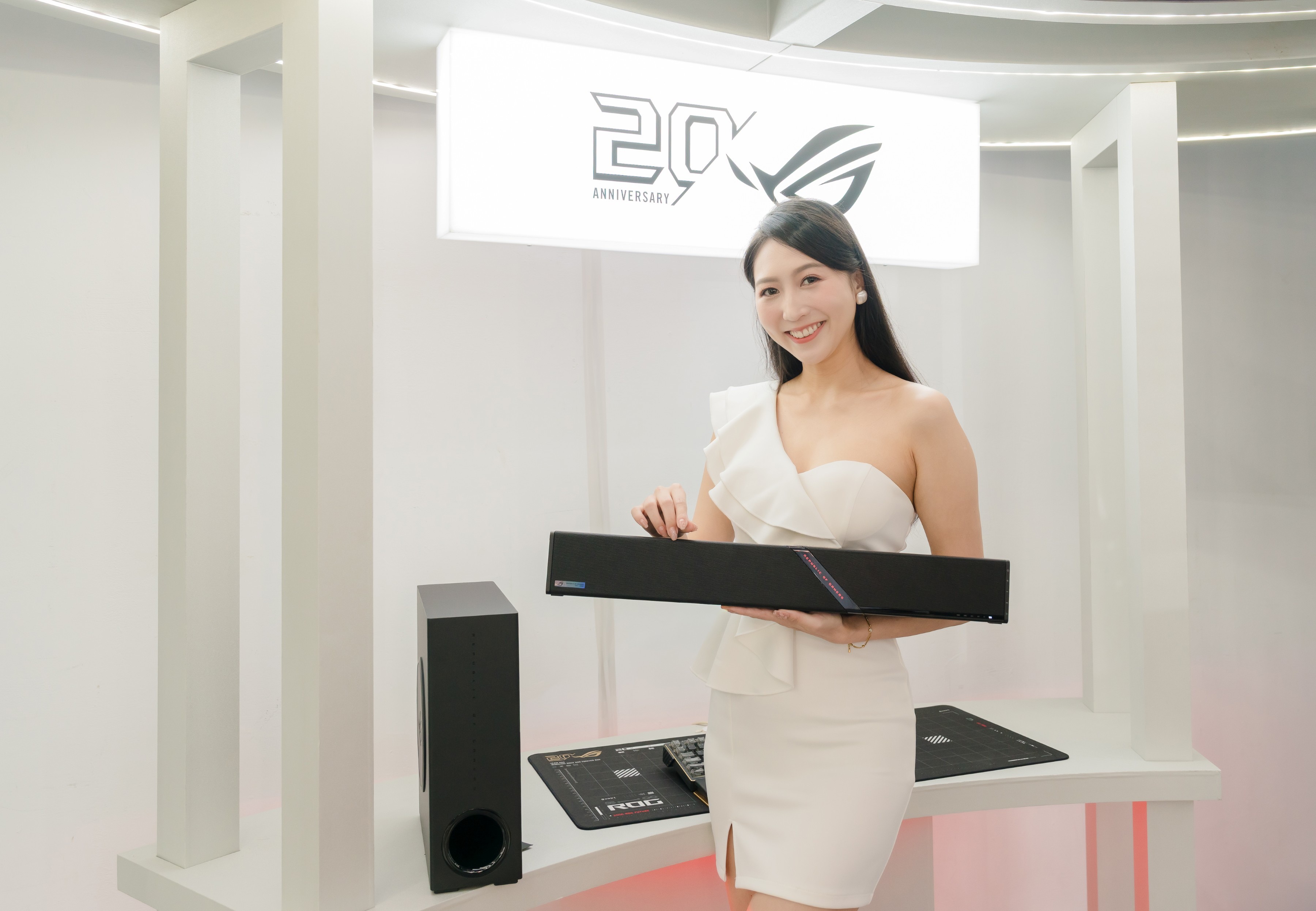 ROG 公開旗下首款電競 Soundbar 幫助玩家掌握戰術音訊、新款 8K 輪詢率 PC 控制器同步亮相 - 巴哈姆特
