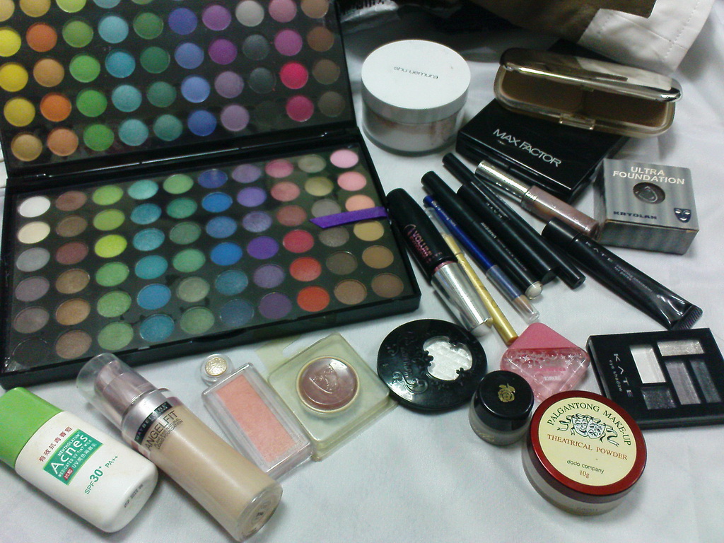 淒厲與大家分享慣用的化妝品