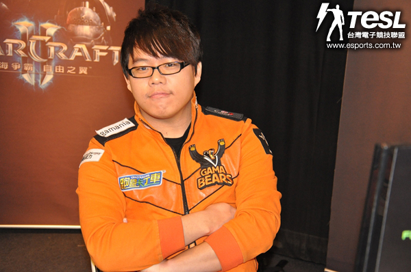 Sen(楊家正)利用心理上的博奕,只花了約五分鐘就拿到一勝