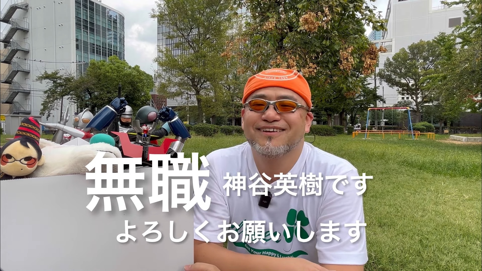 神谷英树首先自我介绍,他「曾经是」Platinum Games 副总裁兼执行长兼首席游戏设计师,但现在「失业了」 image