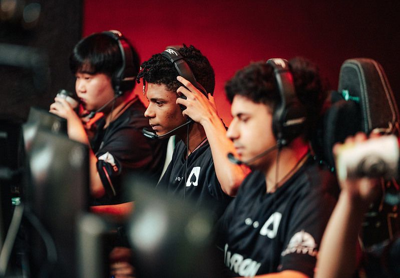 AZE、DFM 遭到淘汰。(照片來源:Riot Games) image