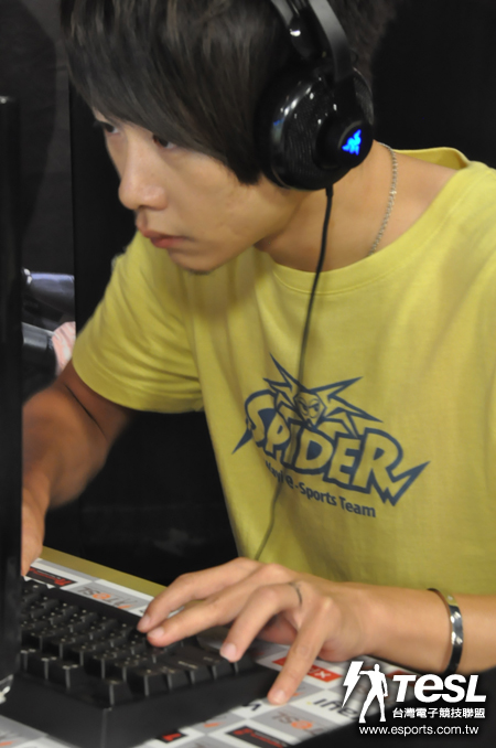 「衝撞王」Vic(鄧富升)搶先衝出,帶領華義SPIDER吹起反攻號角