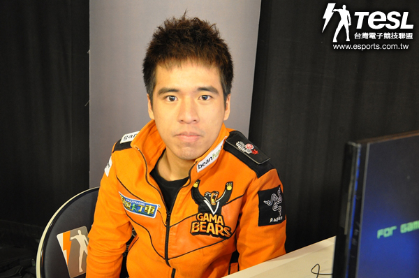 Slam(劉彥呈)掌握使用寄生王蟲的精髓,贏得漂亮的勝利