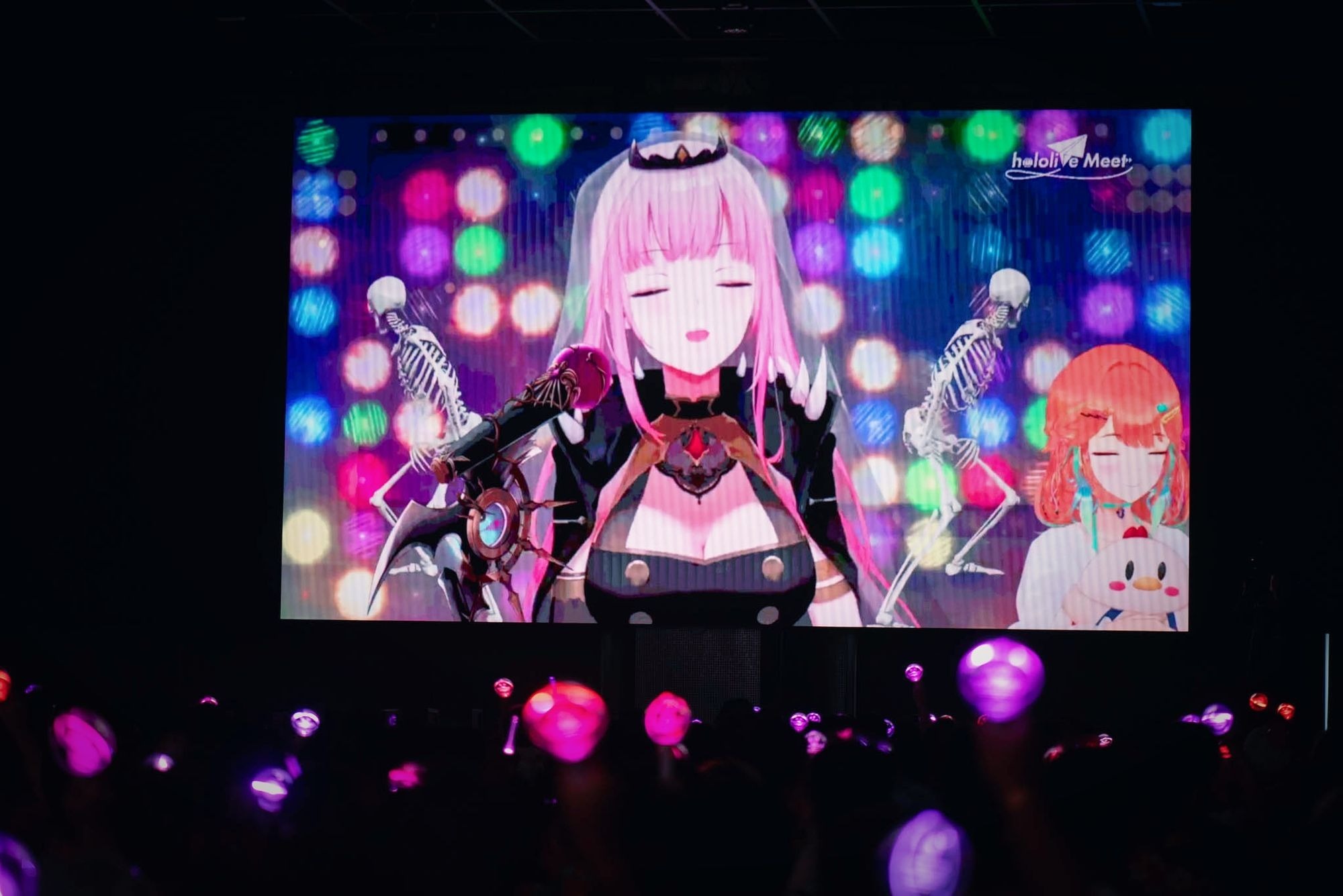 Mori Calliope 和 Takanashi Kiara 接連帶來多首歌曲演出/圖:CAPSULE 提供 image