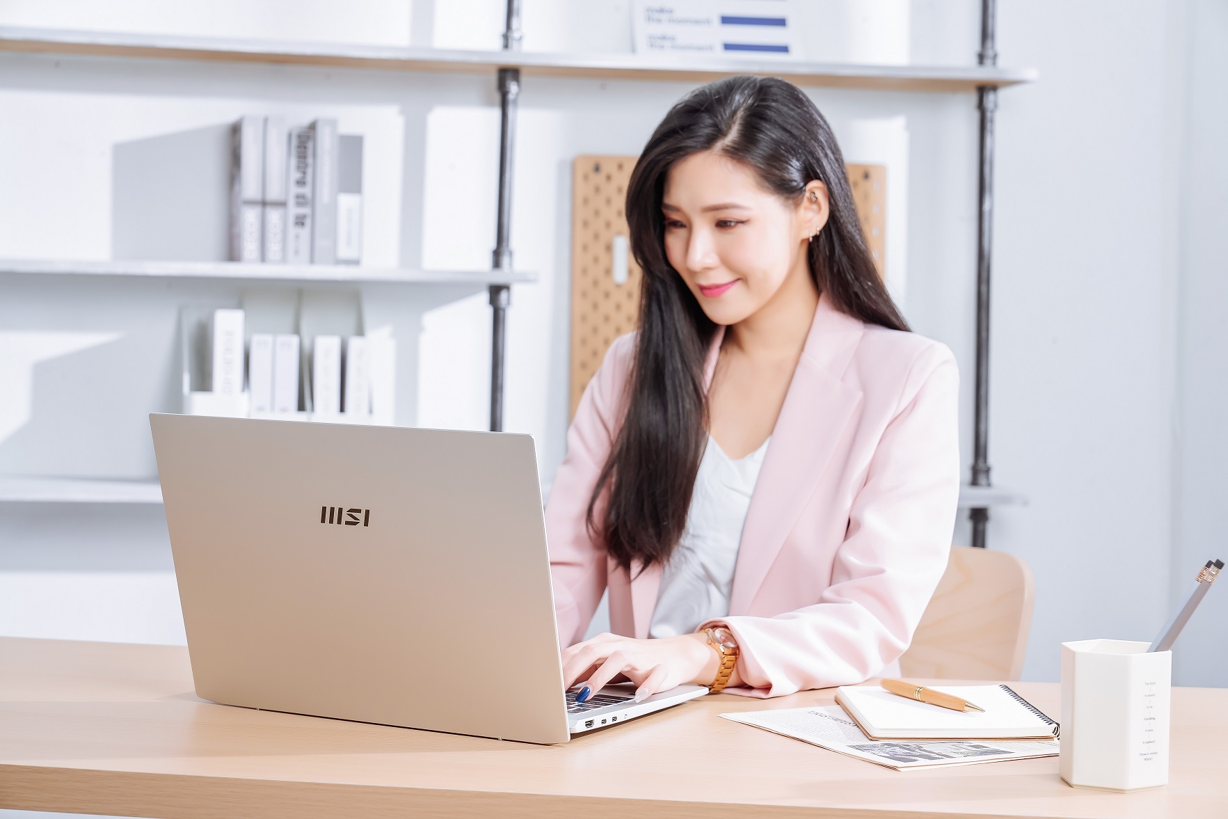 行動商務筆電 Prestige 16 Studio 具備卓越效能表現、高可攜性及美型纖薄機身設計,雙十一狂歡優惠現省萬元 image